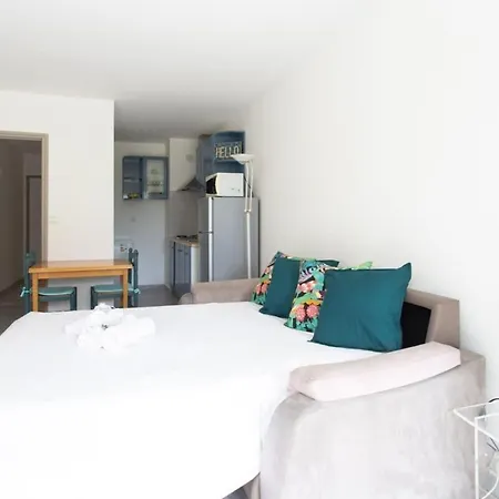 Sidon Furnished Studio アパート アンティーブ