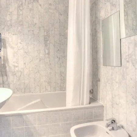 Sidon Furnished Studio * アンティーブ